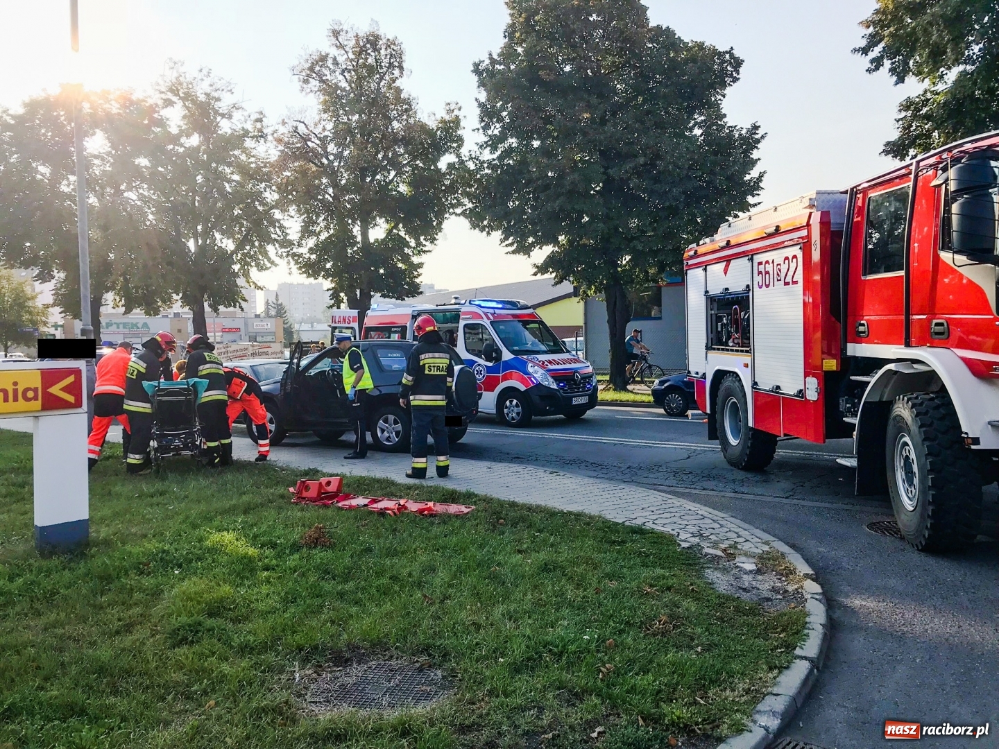 Zdjęcie w galerii na portalu naszraciborz.pl: Kolizja na Opawskiej. Kierowca zasłabł za kierownicą  wiadomości z regionu