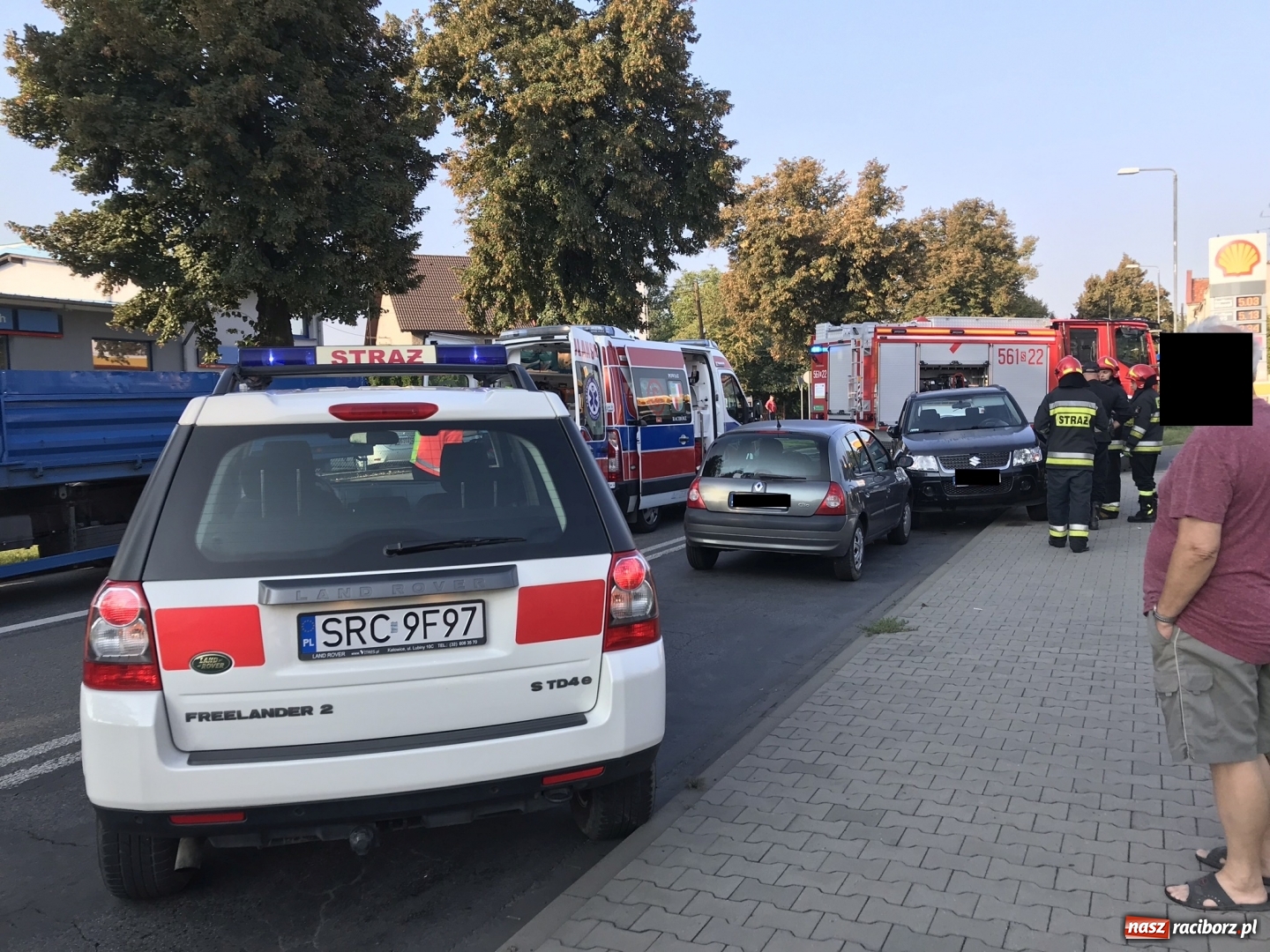 Zdjęcie w galerii na portalu naszraciborz.pl: Kolizja na Opawskiej. Kierowca zasłabł za kierownicą  wiadomości z regionu