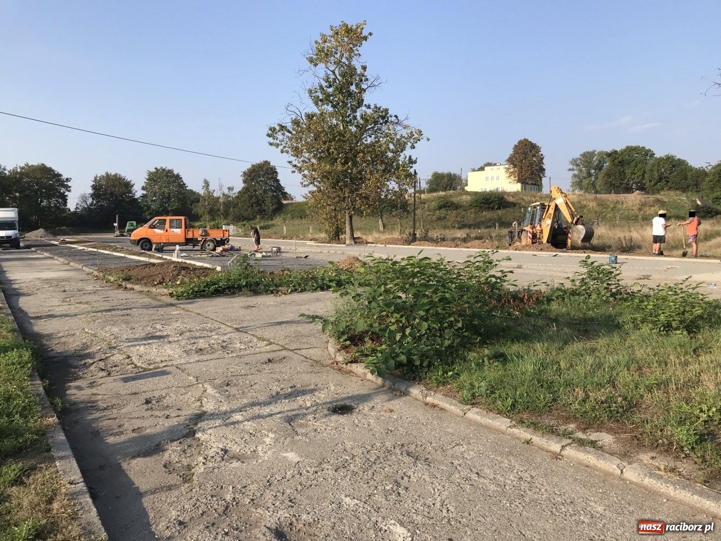 Zdjęcie w galerii na portalu naszraciborz.pl: Do końca września przy Jana Pawła II powstanie parking  wiadomości z regionu