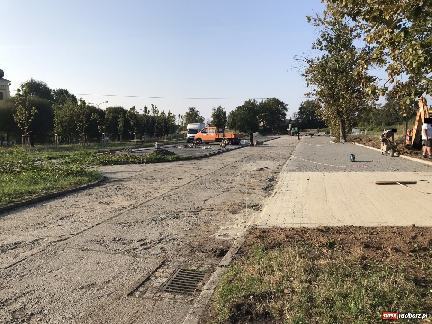 Zdjęcie w galerii na portalu naszraciborz.pl: Do końca września przy Jana Pawła II powstanie parking  wiadomości z regionu