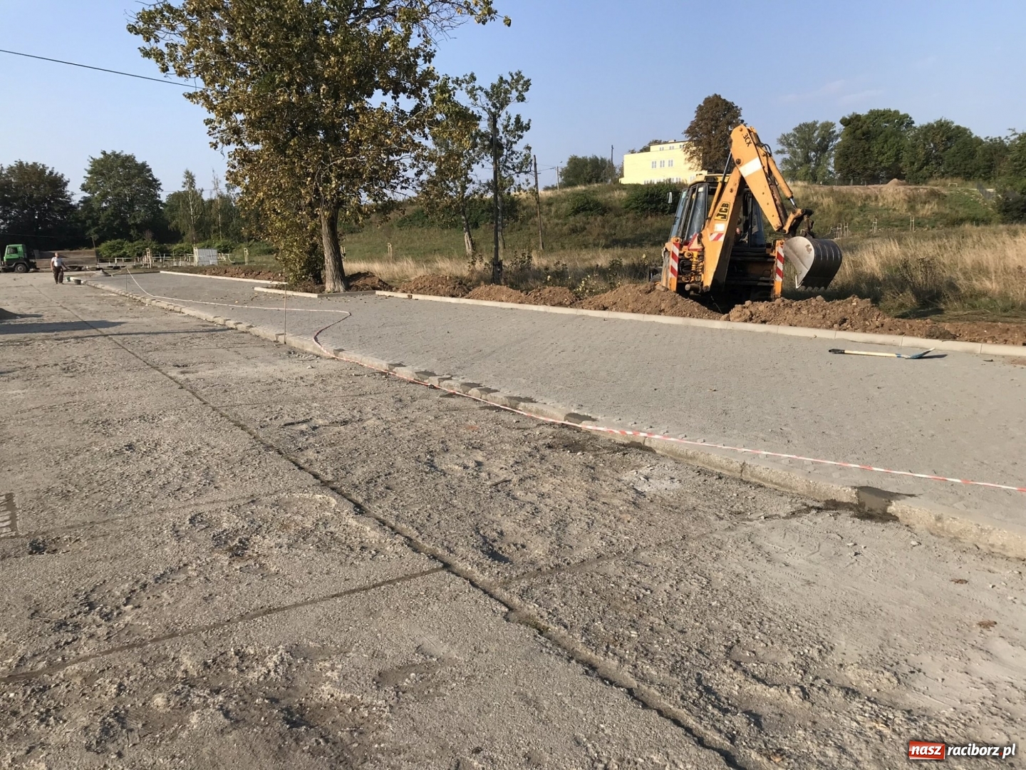 Zdjęcie w galerii na portalu naszraciborz.pl: Do końca września przy Jana Pawła II powstanie parking  wiadomości z regionu
