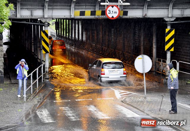 Zdjęcie w galerii na portalu naszraciborz.pl: Poziom wody w Odrze szybko rośnie wiadomości z regionu
