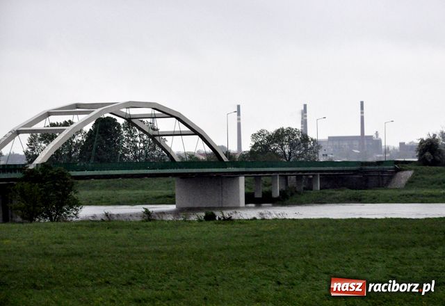 Zdjęcie w galerii na portalu naszraciborz.pl: Poziom wody w Odrze szybko rośnie wiadomości z regionu