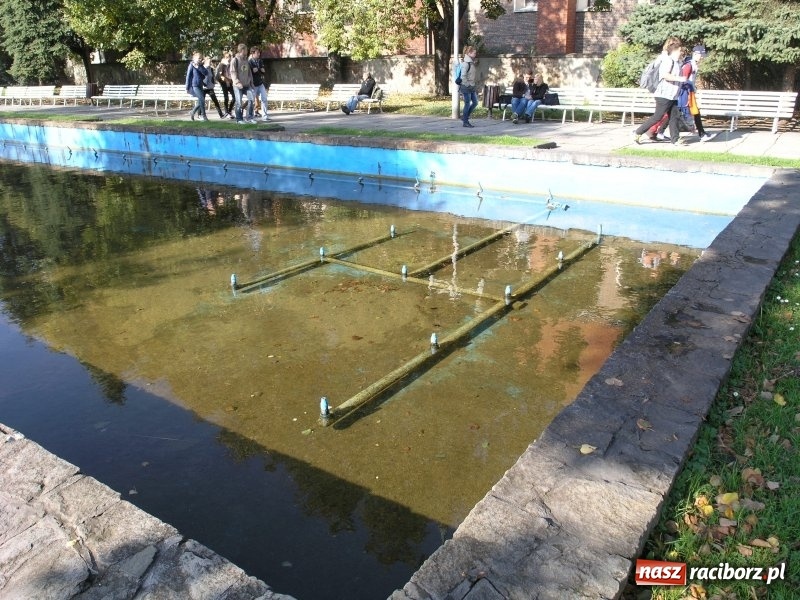 Zdjęcie w galerii na portalu naszraciborz.pl: Fontanna szwankuje na okrągło. Prezydent ujawnił przyczyny  wiadomości z regionu