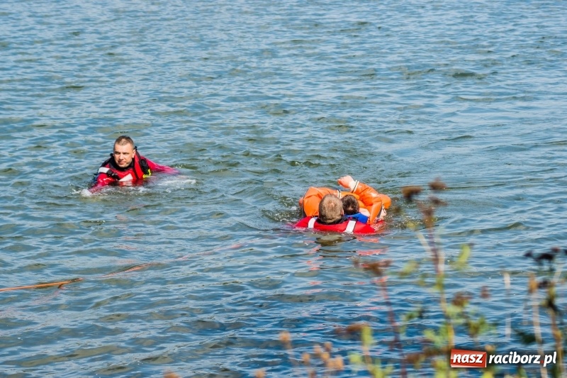 Zdjęcie w galerii na portalu naszraciborz.pl: Raciborscy strażacy odbyli ćwiczenia z ratownictwa wodnego wiadomości z regionu