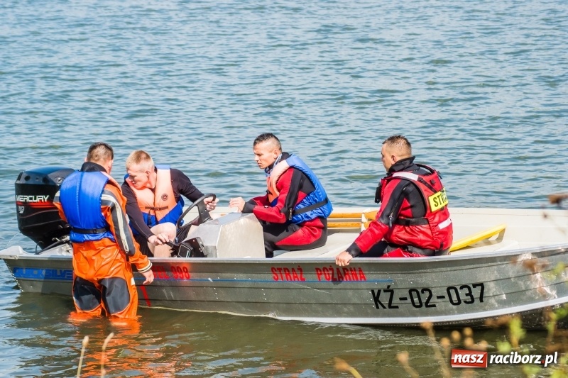Zdjęcie w galerii na portalu naszraciborz.pl: Raciborscy strażacy odbyli ćwiczenia z ratownictwa wodnego wiadomości z regionu