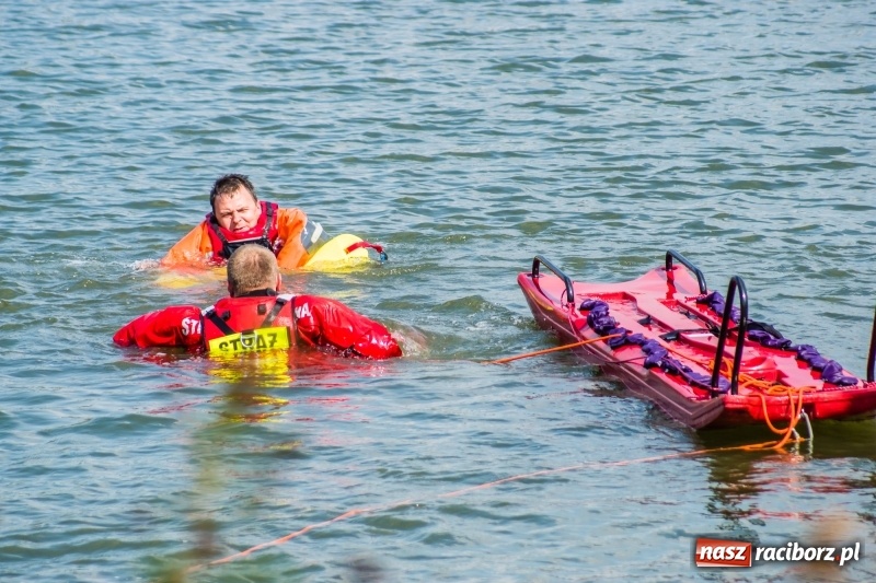 Zdjęcie w galerii na portalu naszraciborz.pl: Raciborscy strażacy odbyli ćwiczenia z ratownictwa wodnego wiadomości z regionu