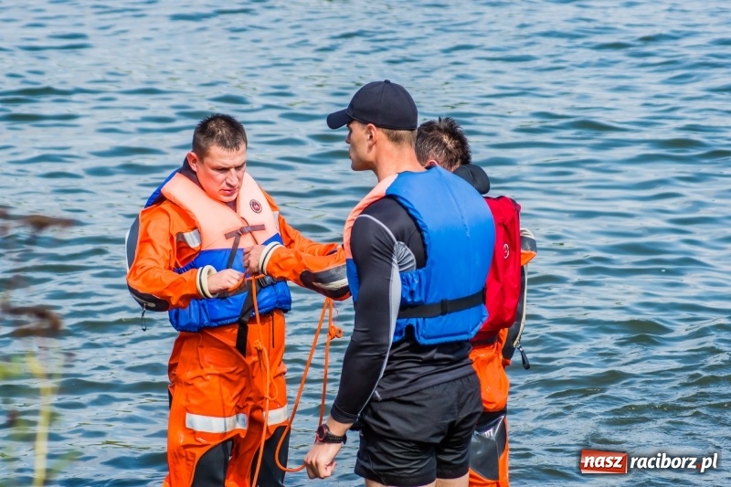 Zdjęcie w galerii na portalu naszraciborz.pl: Raciborscy strażacy odbyli ćwiczenia z ratownictwa wodnego wiadomości z regionu