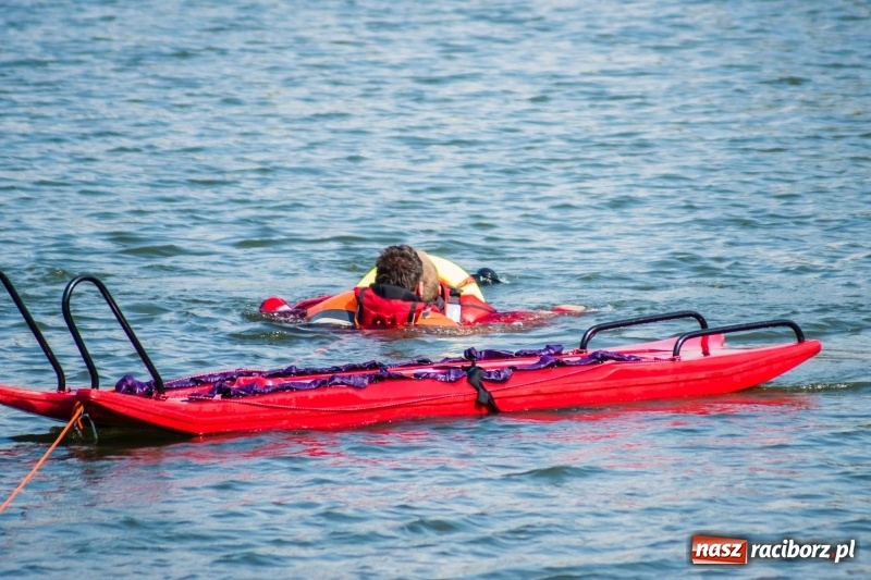 Zdjęcie w galerii na portalu naszraciborz.pl: Raciborscy strażacy odbyli ćwiczenia z ratownictwa wodnego wiadomości z regionu