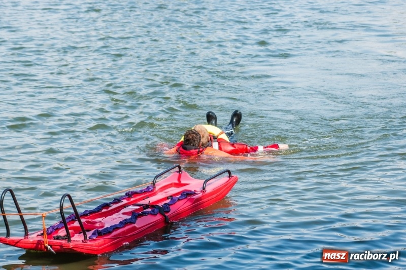 Zdjęcie w galerii na portalu naszraciborz.pl: Raciborscy strażacy odbyli ćwiczenia z ratownictwa wodnego wiadomości z regionu