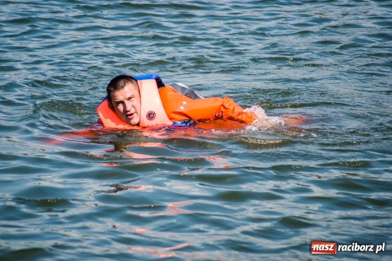 Zdjęcie w galerii na portalu naszraciborz.pl: Raciborscy strażacy odbyli ćwiczenia z ratownictwa wodnego wiadomości z regionu