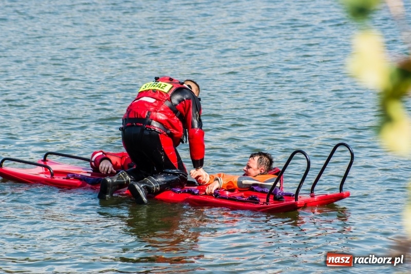 Zdjęcie w galerii na portalu naszraciborz.pl: Raciborscy strażacy odbyli ćwiczenia z ratownictwa wodnego wiadomości z regionu