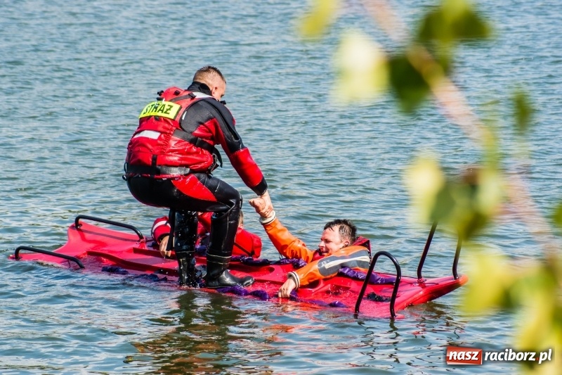 Zdjęcie w galerii na portalu naszraciborz.pl: Raciborscy strażacy odbyli ćwiczenia z ratownictwa wodnego wiadomości z regionu