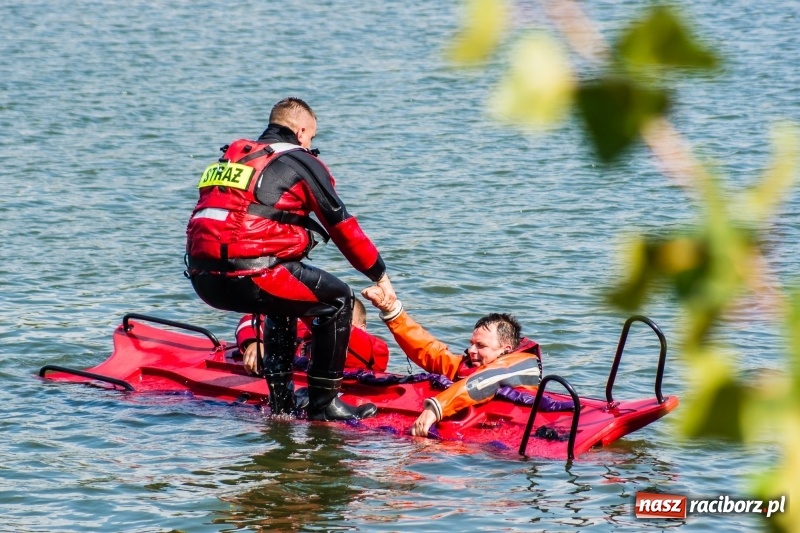 Zdjęcie w galerii na portalu naszraciborz.pl: Raciborscy strażacy odbyli ćwiczenia z ratownictwa wodnego wiadomości z regionu