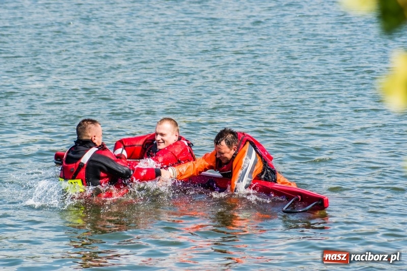 Zdjęcie w galerii na portalu naszraciborz.pl: Raciborscy strażacy odbyli ćwiczenia z ratownictwa wodnego wiadomości z regionu