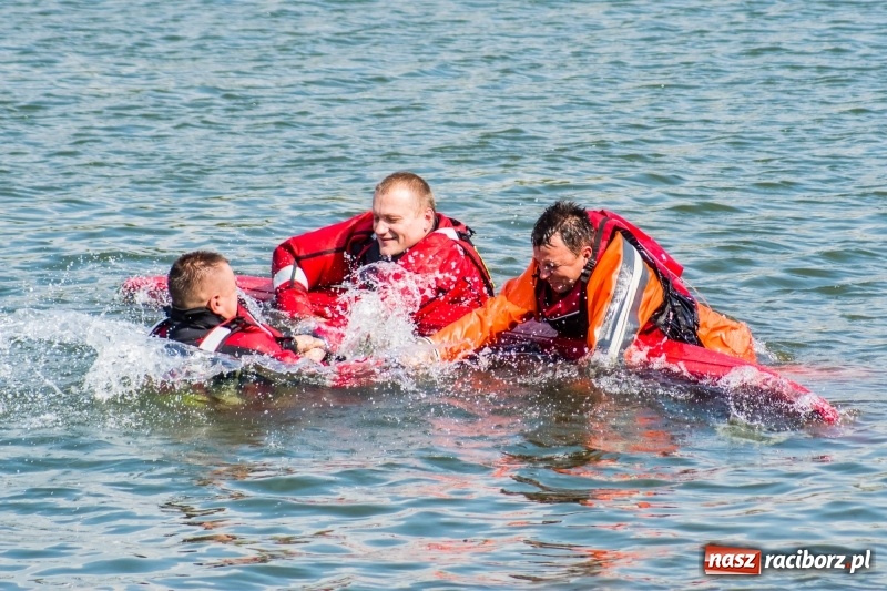 Zdjęcie w galerii na portalu naszraciborz.pl: Raciborscy strażacy odbyli ćwiczenia z ratownictwa wodnego wiadomości z regionu