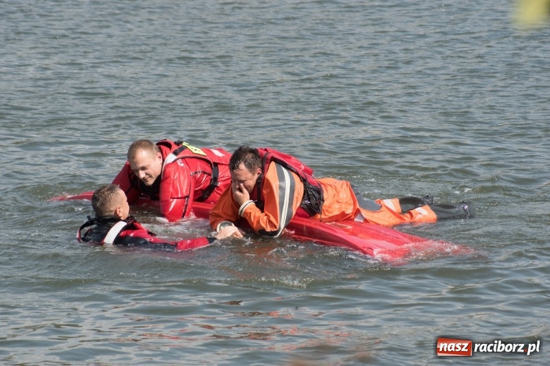 Zdjęcie w galerii na portalu naszraciborz.pl: Raciborscy strażacy odbyli ćwiczenia z ratownictwa wodnego wiadomości z regionu