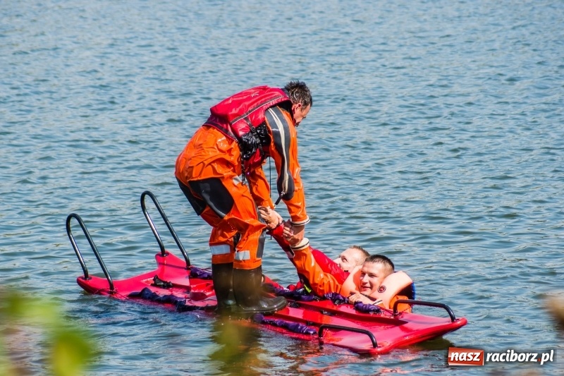 Zdjęcie w galerii na portalu naszraciborz.pl: Raciborscy strażacy odbyli ćwiczenia z ratownictwa wodnego wiadomości z regionu
