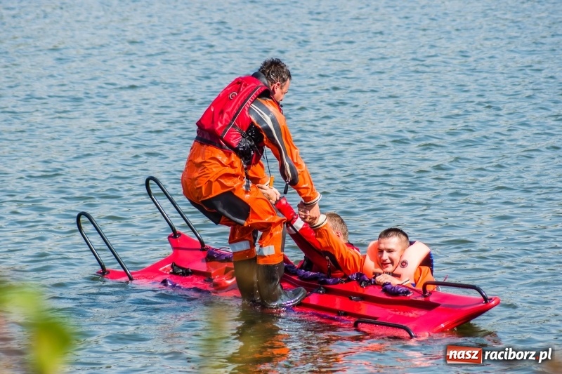 Zdjęcie w galerii na portalu naszraciborz.pl: Raciborscy strażacy odbyli ćwiczenia z ratownictwa wodnego wiadomości z regionu