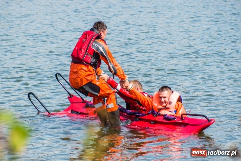Zdjęcie w galerii na portalu naszraciborz.pl: Raciborscy strażacy odbyli ćwiczenia z ratownictwa wodnego wiadomości z regionu