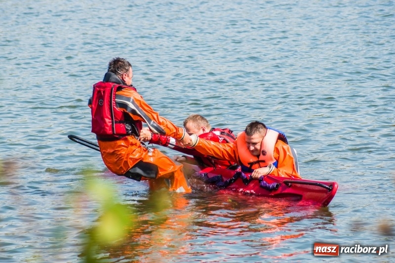Zdjęcie w galerii na portalu naszraciborz.pl: Raciborscy strażacy odbyli ćwiczenia z ratownictwa wodnego wiadomości z regionu