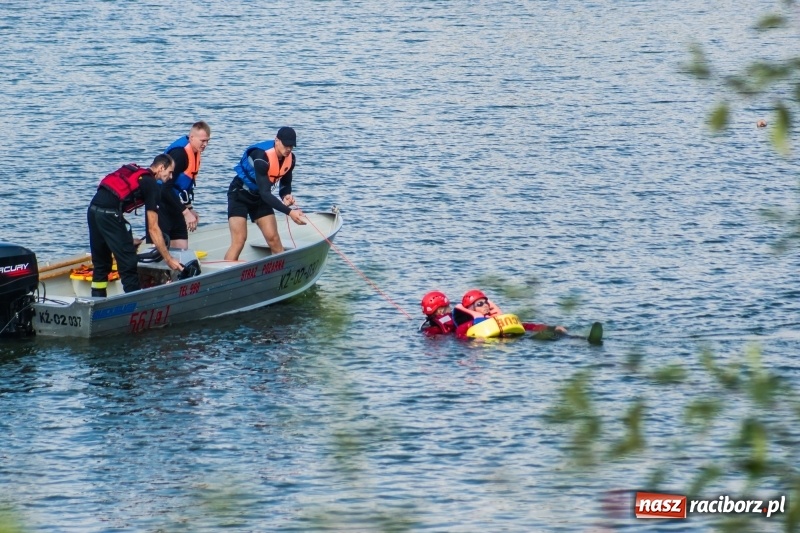 Zdjęcie w galerii na portalu naszraciborz.pl: Raciborscy strażacy odbyli ćwiczenia z ratownictwa wodnego wiadomości z regionu