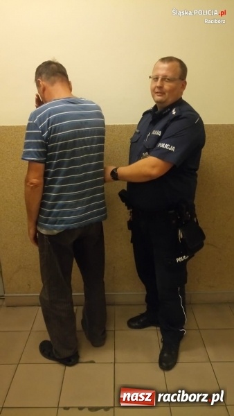 Zdjęcie w galerii na portalu naszraciborz.pl: Dzielnicowy z Kuźni zatrzymał pijanego kierowcę, który wiózł dzieci FOTO i WIDEO wiadomości z regionu