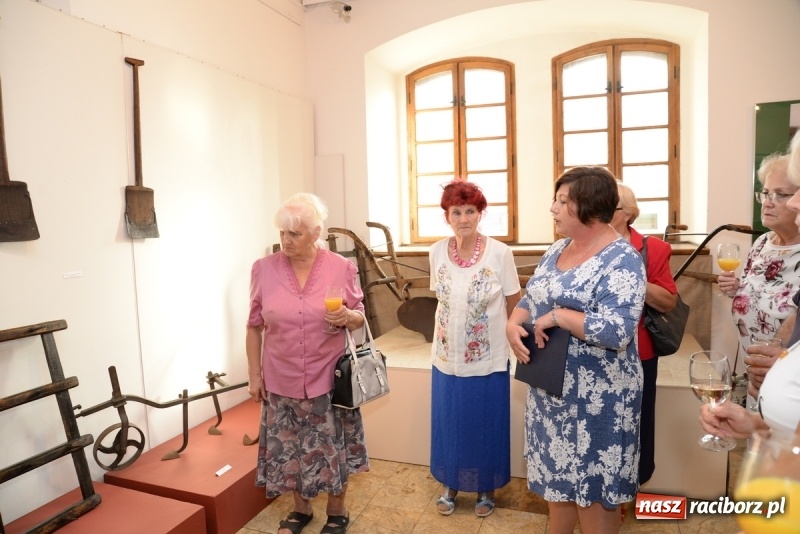 Zdjęcie w galerii na portalu naszraciborz.pl: Dawne narzędzia rolnicze. Od dziś nowa wystawa w raciborskim Muzeum wiadomości z regionu