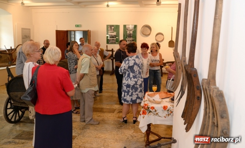 Zdjęcie w galerii na portalu naszraciborz.pl: Dawne narzędzia rolnicze. Od dziś nowa wystawa w raciborskim Muzeum wiadomości z regionu
