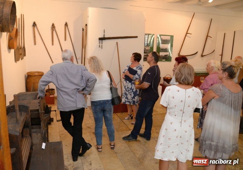 Zdjęcie w galerii na portalu naszraciborz.pl: Dawne narzędzia rolnicze. Od dziś nowa wystawa w raciborskim Muzeum wiadomości z regionu