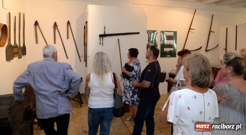 Zdjęcie w galerii na portalu naszraciborz.pl: Dawne narzędzia rolnicze. Od dziś nowa wystawa w raciborskim Muzeum wiadomości z regionu