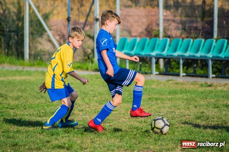 Zdjęcie w galerii na portalu naszraciborz.pl: Choć bramkarz Górek Śląskich dwoił się i troił, to swego zespołu przed porażką nie uchronił wiadomości z regionu