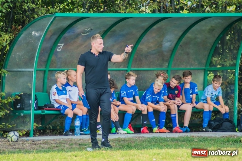 Zdjęcie w galerii na portalu naszraciborz.pl: Choć bramkarz Górek Śląskich dwoił się i troił, to swego zespołu przed porażką nie uchronił wiadomości z regionu