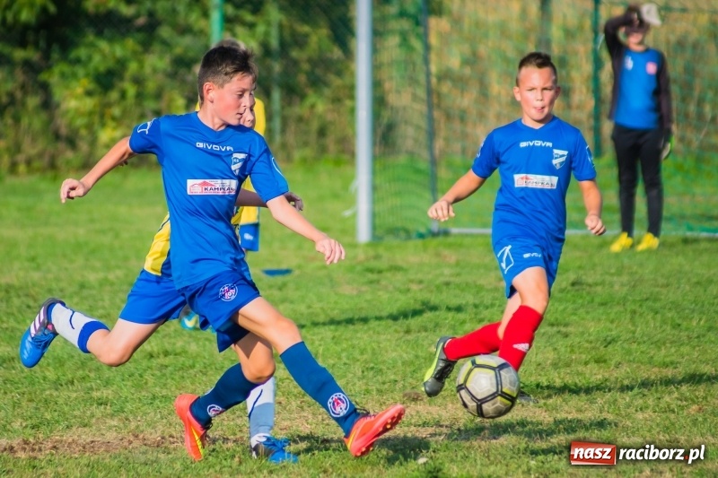 Zdjęcie w galerii na portalu naszraciborz.pl: Choć bramkarz Górek Śląskich dwoił się i troił, to swego zespołu przed porażką nie uchronił wiadomości z regionu