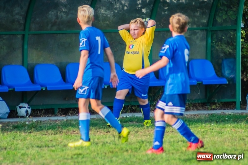 Zdjęcie w galerii na portalu naszraciborz.pl: Choć bramkarz Górek Śląskich dwoił się i troił, to swego zespołu przed porażką nie uchronił wiadomości z regionu