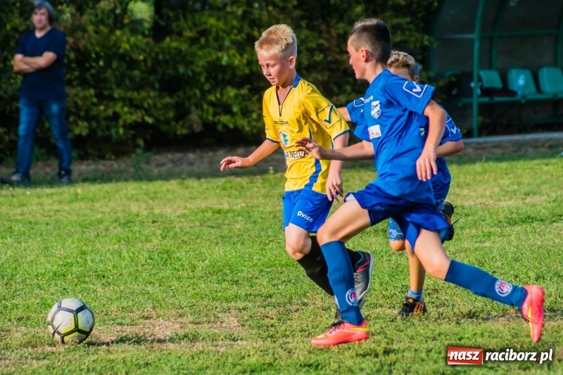 Zdjęcie w galerii na portalu naszraciborz.pl: Choć bramkarz Górek Śląskich dwoił się i troił, to swego zespołu przed porażką nie uchronił wiadomości z regionu