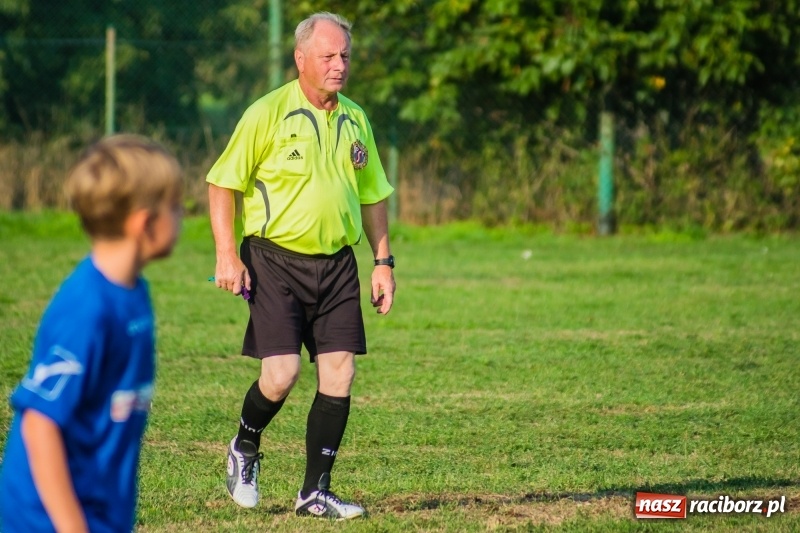 Zdjęcie w galerii na portalu naszraciborz.pl: Choć bramkarz Górek Śląskich dwoił się i troił, to swego zespołu przed porażką nie uchronił wiadomości z regionu