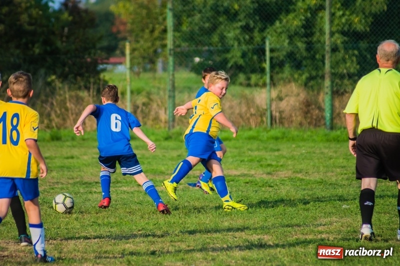 Zdjęcie w galerii na portalu naszraciborz.pl: Choć bramkarz Górek Śląskich dwoił się i troił, to swego zespołu przed porażką nie uchronił wiadomości z regionu
