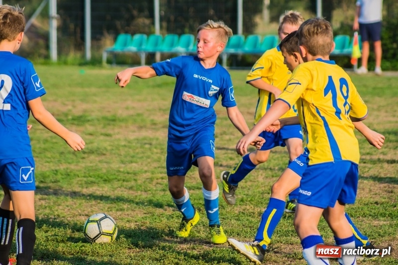 Zdjęcie w galerii na portalu naszraciborz.pl: Choć bramkarz Górek Śląskich dwoił się i troił, to swego zespołu przed porażką nie uchronił wiadomości z regionu