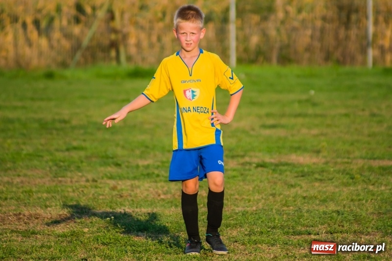 Zdjęcie w galerii na portalu naszraciborz.pl: Choć bramkarz Górek Śląskich dwoił się i troił, to swego zespołu przed porażką nie uchronił wiadomości z regionu