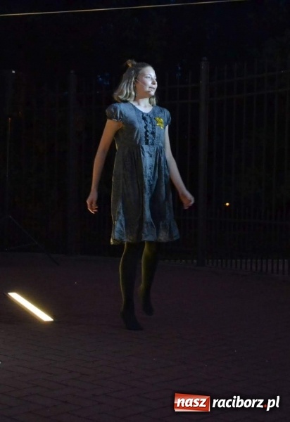 Zdjęcie w galerii na portalu naszraciborz.pl: Premiera monodramu Parasol na Zamku Piastowskim  wiadomości z regionu