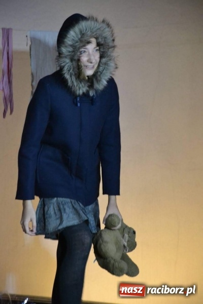 Zdjęcie w galerii na portalu naszraciborz.pl: Premiera monodramu Parasol na Zamku Piastowskim  wiadomości z regionu