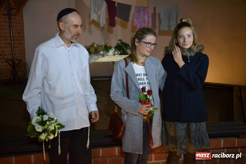 Zdjęcie w galerii na portalu naszraciborz.pl: Premiera monodramu Parasol na Zamku Piastowskim  wiadomości z regionu