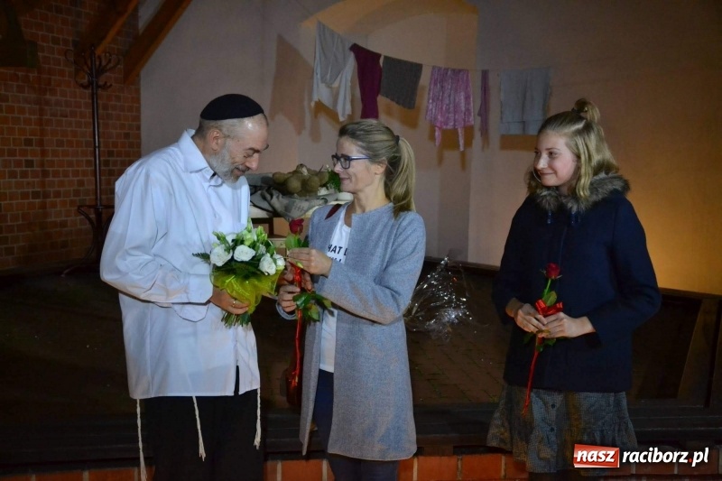 Zdjęcie w galerii na portalu naszraciborz.pl: Premiera monodramu Parasol na Zamku Piastowskim  wiadomości z regionu