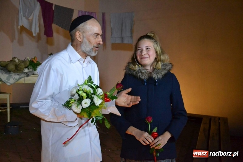 Zdjęcie w galerii na portalu naszraciborz.pl: Premiera monodramu Parasol na Zamku Piastowskim  wiadomości z regionu