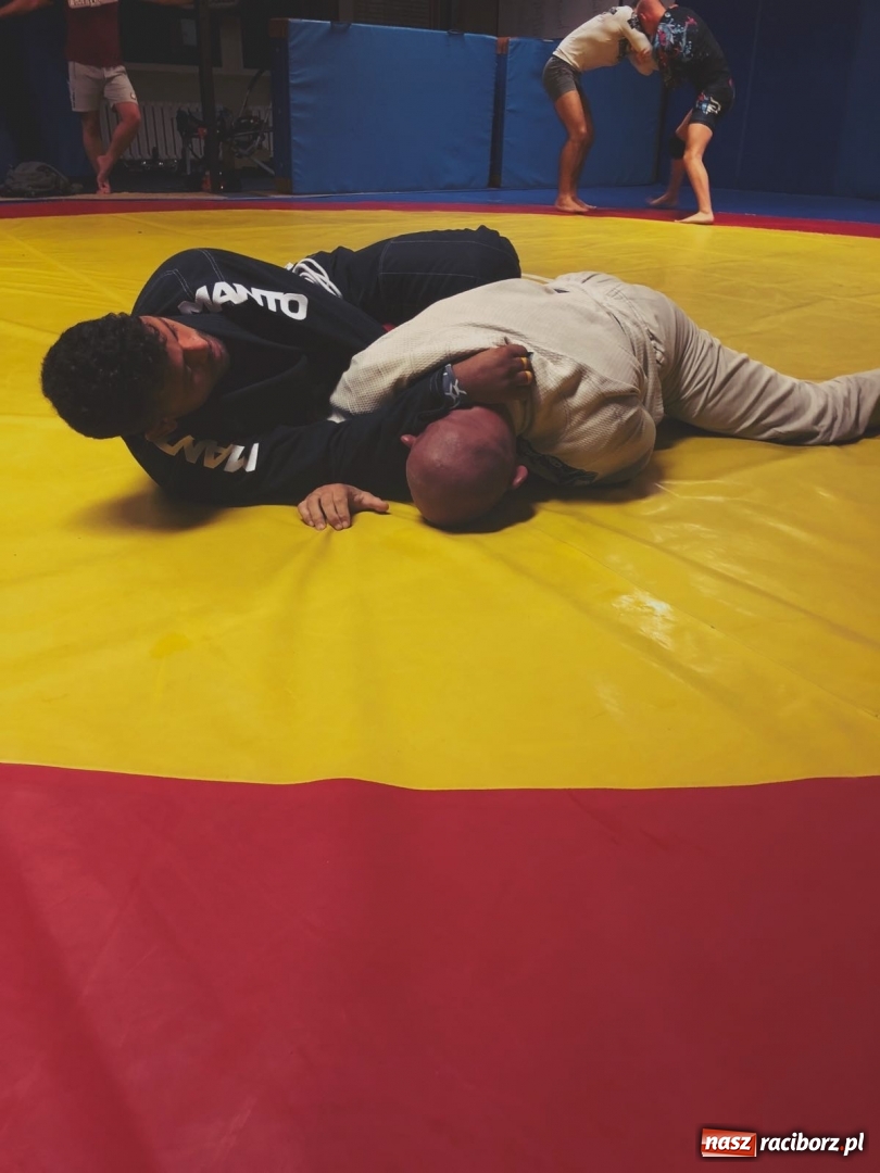 Zdjęcie w galerii na portalu naszraciborz.pl: Łamatorzy ćwiczyli z trenerem rodem z Brazylii  wiadomości z regionu