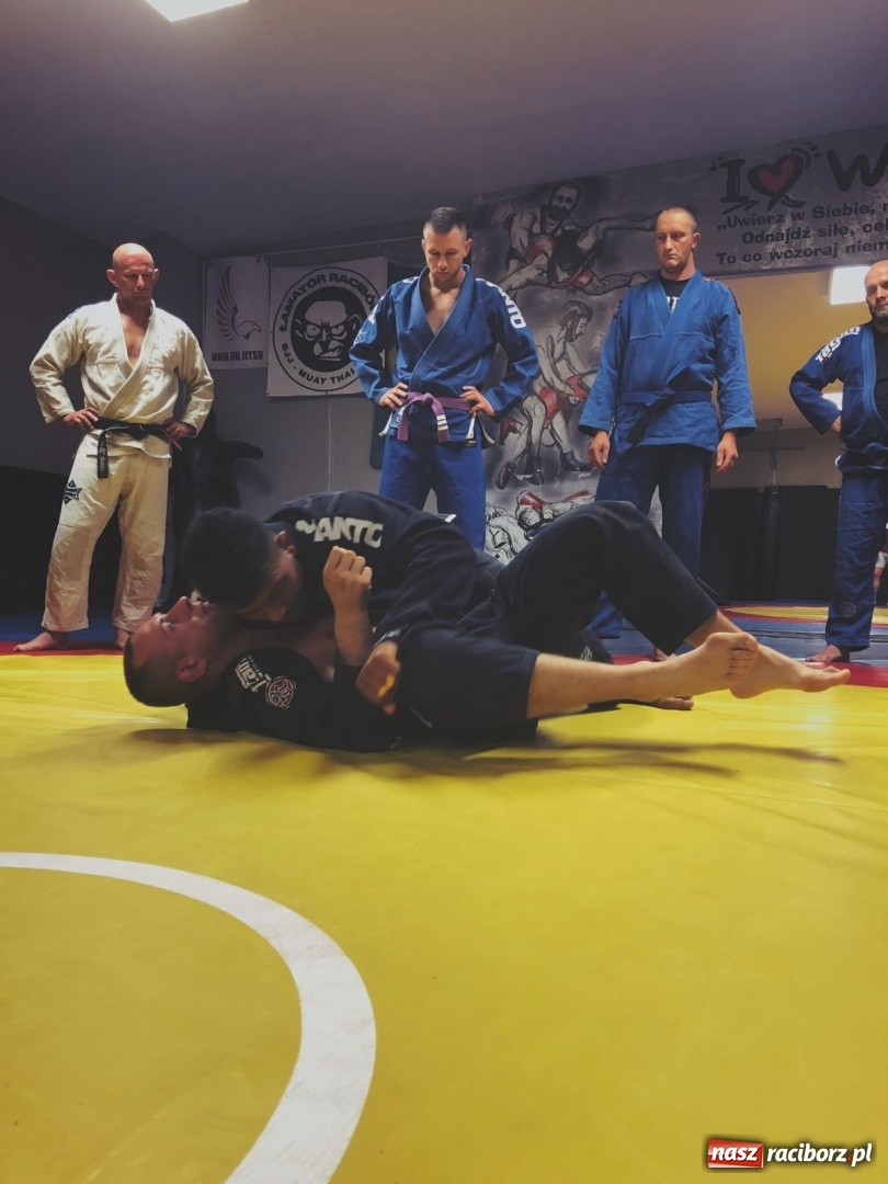 Zdjęcie w galerii na portalu naszraciborz.pl: Łamatorzy ćwiczyli z trenerem rodem z Brazylii  wiadomości z regionu