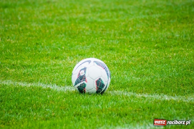 Zdjęcie w galerii na portalu naszraciborz.pl: Juniorzy starsi: Tworków rozkręcał się powoli, lecz ostatecznie strzelił siedem goli wiadomości z regionu