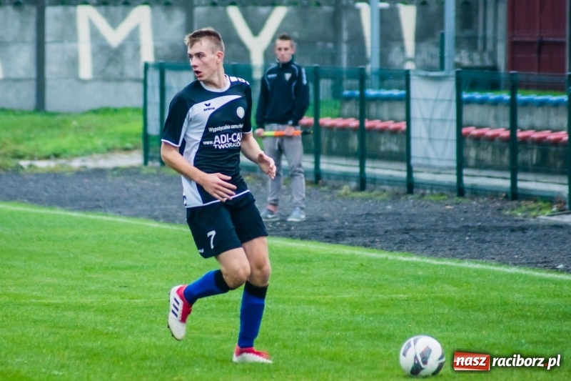 Zdjęcie w galerii na portalu naszraciborz.pl: Juniorzy starsi: Tworków rozkręcał się powoli, lecz ostatecznie strzelił siedem goli wiadomości z regionu