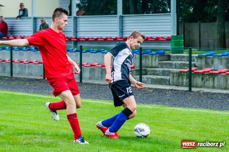 Zdjęcie w galerii na portalu naszraciborz.pl: Juniorzy starsi: Tworków rozkręcał się powoli, lecz ostatecznie strzelił siedem goli wiadomości z regionu